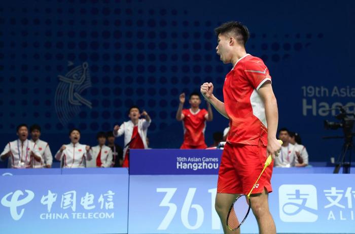 　　10月1日，中国选手翁泓阳在比赛中庆祝得分。新华社记者 陈斌 摄
